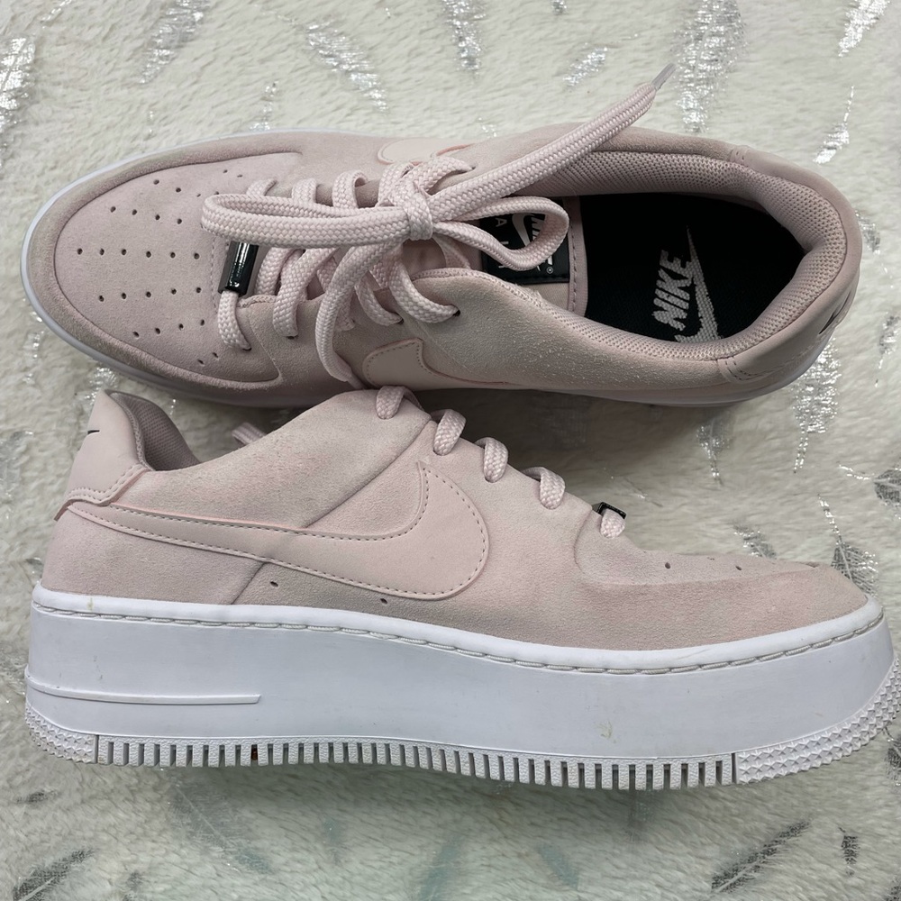 Light pink nike air sneakers, size 6.5